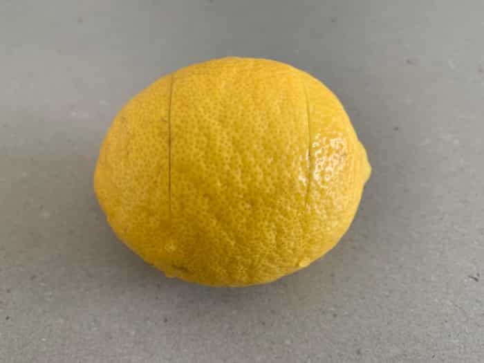 Die Zitrone vorbereiten