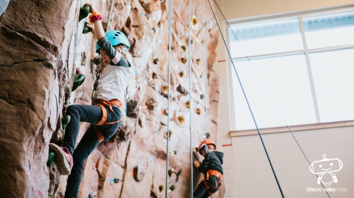 Indoor-Aktivitäten für Kinder – Klettern gehen